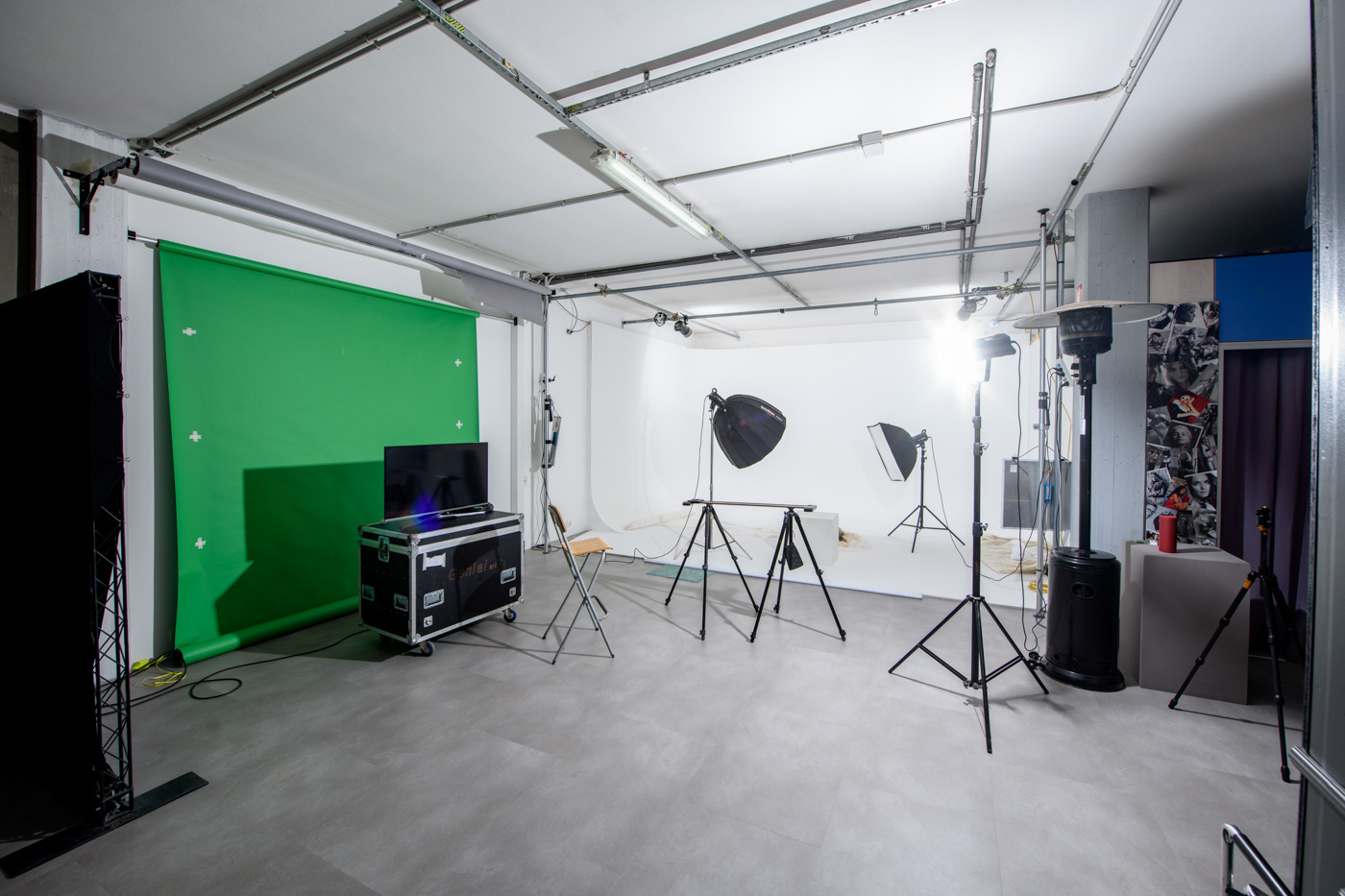 Reload studio Martinsicuro Sala posa Cyclorama e allestimenti foto e video moda. By Mario Silvestrone Fotografo Moda