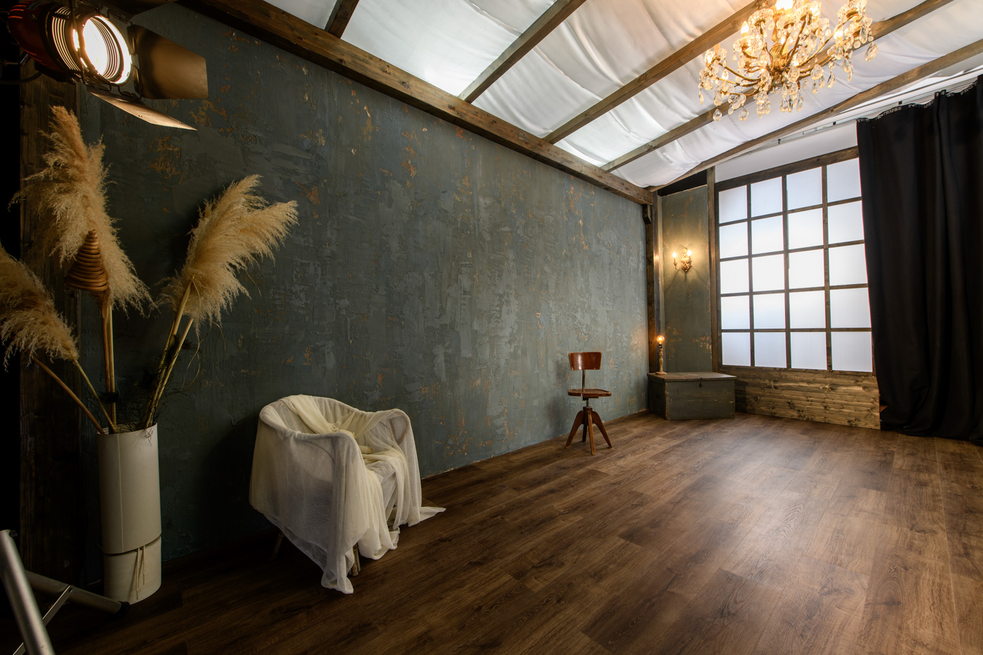 Reload studio Martinsicuro Sala posa Cyclorama e allestimenti foto e video moda. By Mario Silvestrone Fotografo Moda